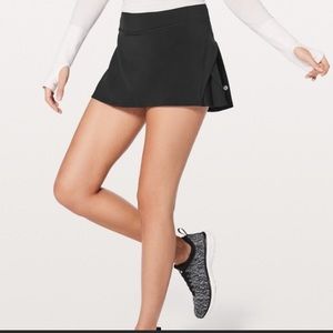 Lululemon play off the pleat black tennis skirt
